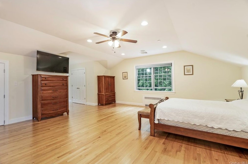 86 High St, Yonkers NY 10706-3934 exterior