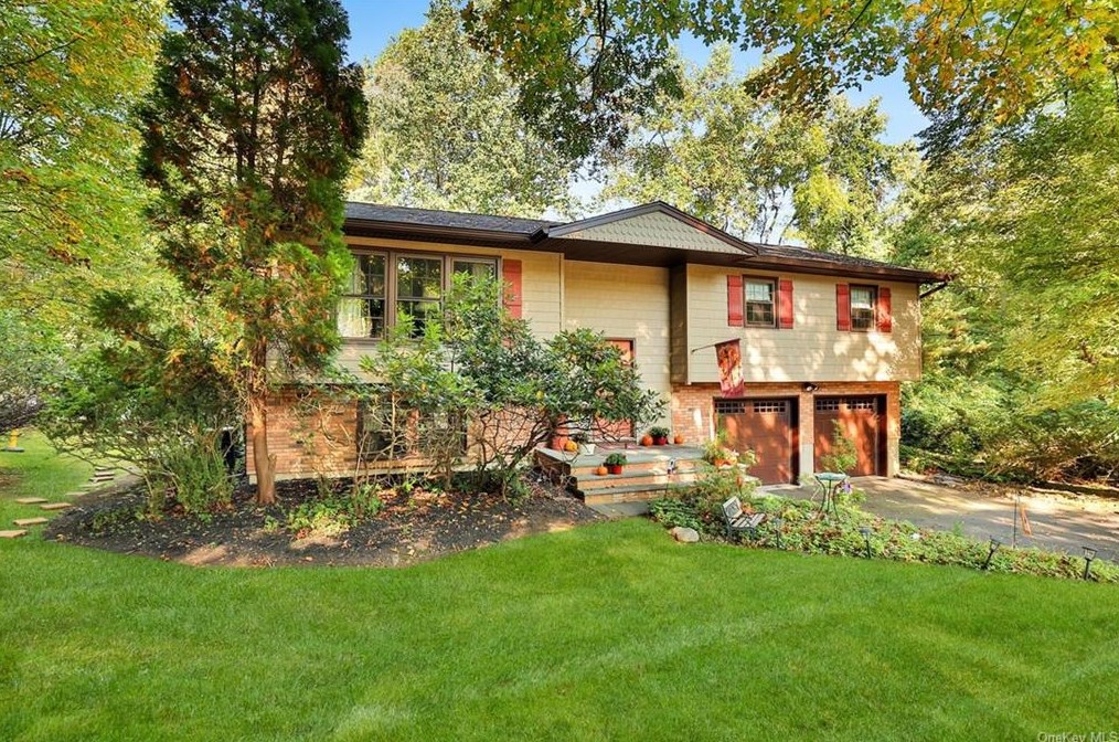 9 Adams Ln, Airmont, NY 10901