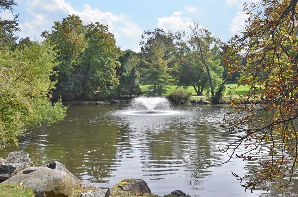 2 Osceola Ave, Dobbs Ferry, NY 10522-1219