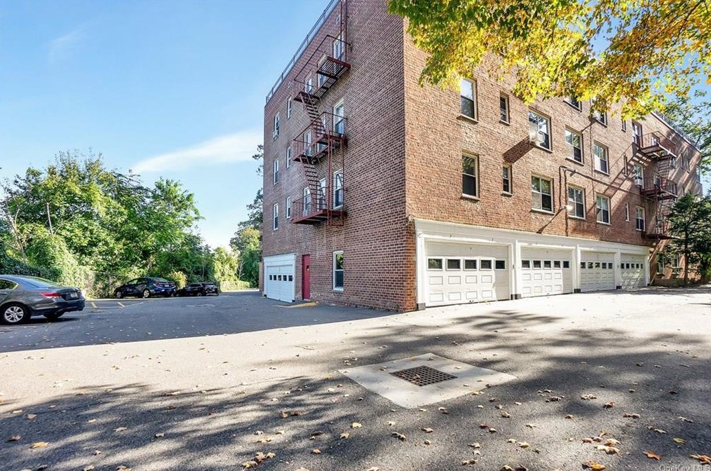 781 Palmer Rd #2d, Yonkers, NY 10708