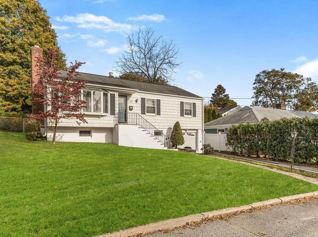 1312 Raleigh Rd, Mamaroneck, NY 10543-1235