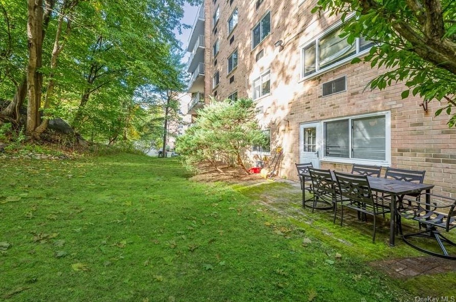 416 Benedict Ave, North Tarrytown NY  10591-4942 exterior
