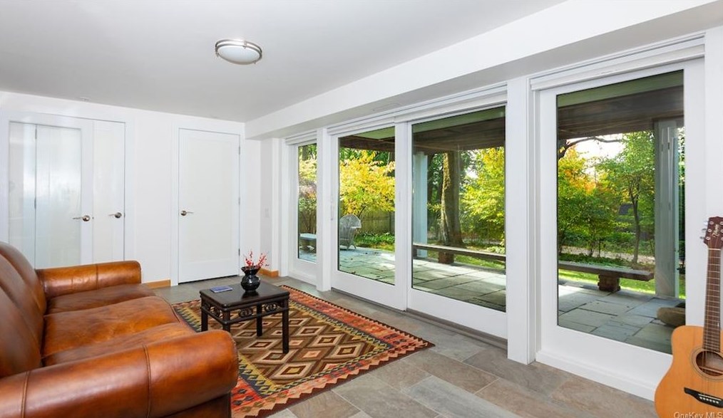 37 Colonial Ave, Dobbs Ferry NY  10522-2918 exterior