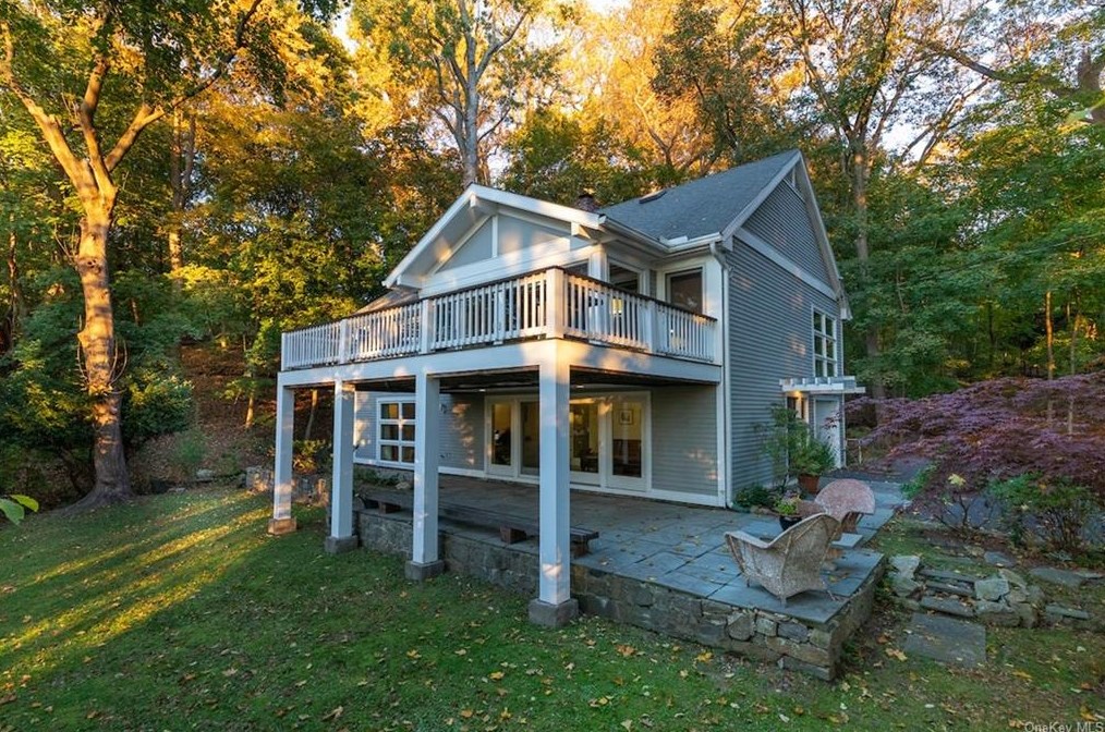 37 Colonial Ave, Dobbs Ferry NY  10522-2918 exterior