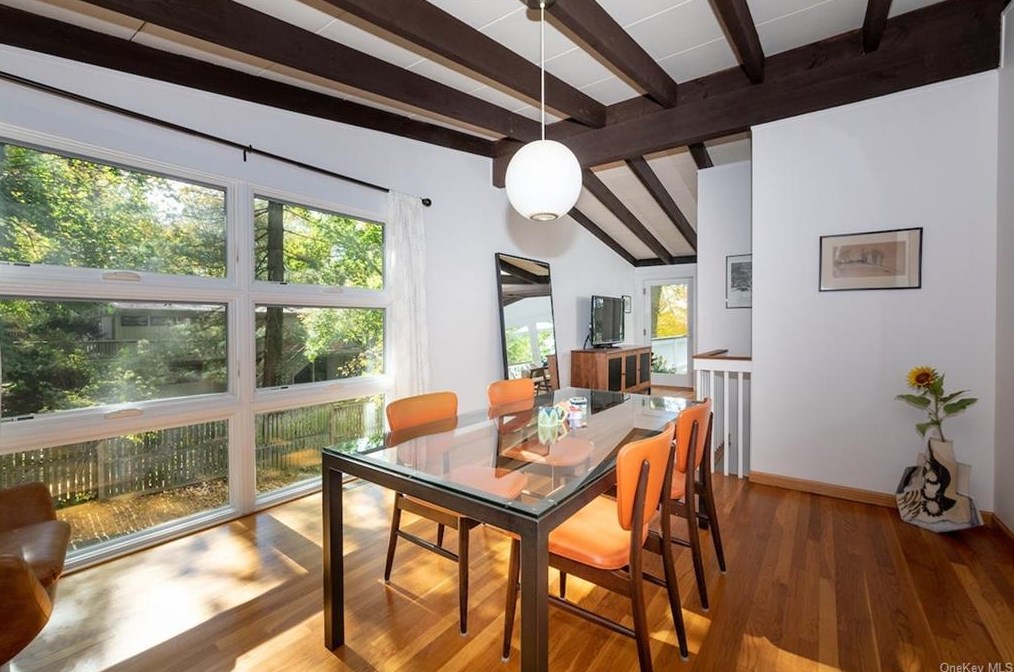 37 Colonial Ave, Dobbs Ferry NY  10522-2918 exterior