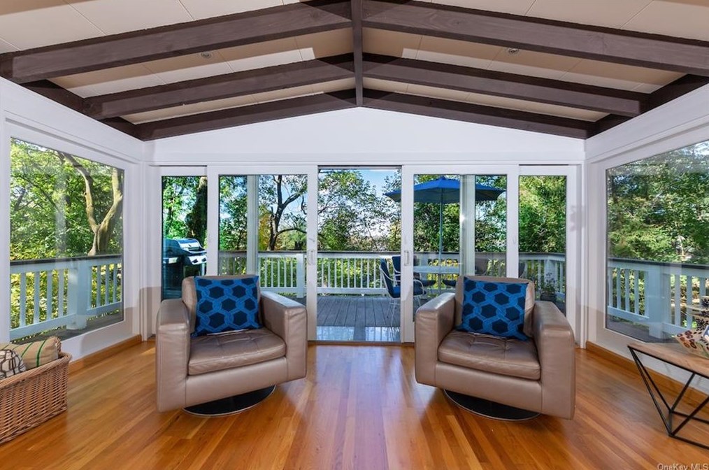 37 Colonial Ave, Dobbs Ferry NY  10522-2918 exterior