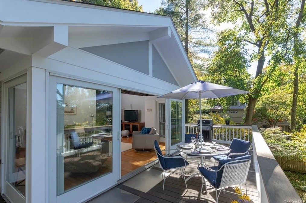 37 Colonial Ave, Dobbs Ferry NY  10522-2918 exterior