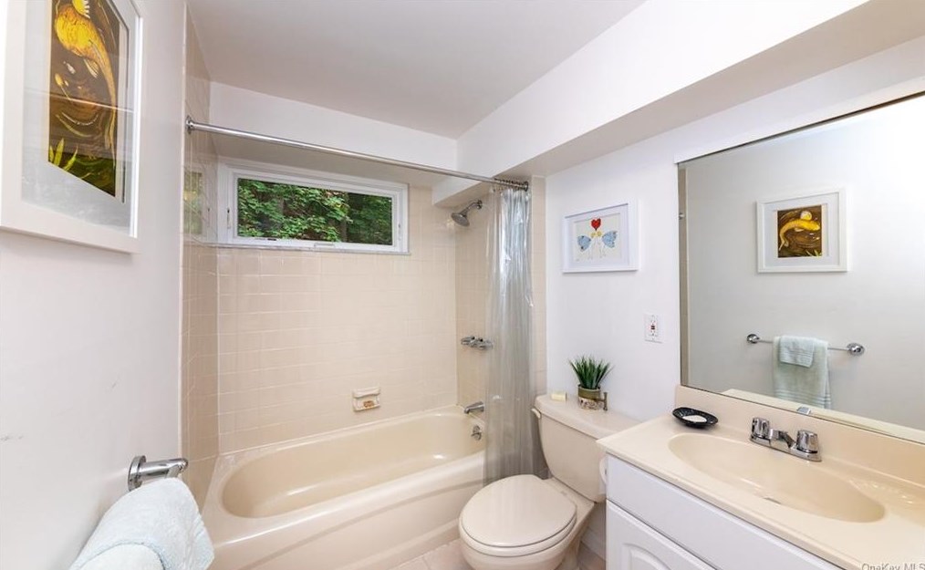 37 Colonial Ave, Dobbs Ferry NY  10522-2918 exterior