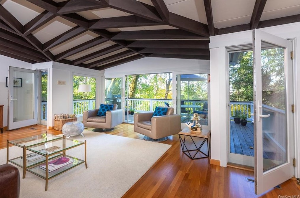 37 Colonial Ave, Dobbs Ferry NY  10522-2901 exterior