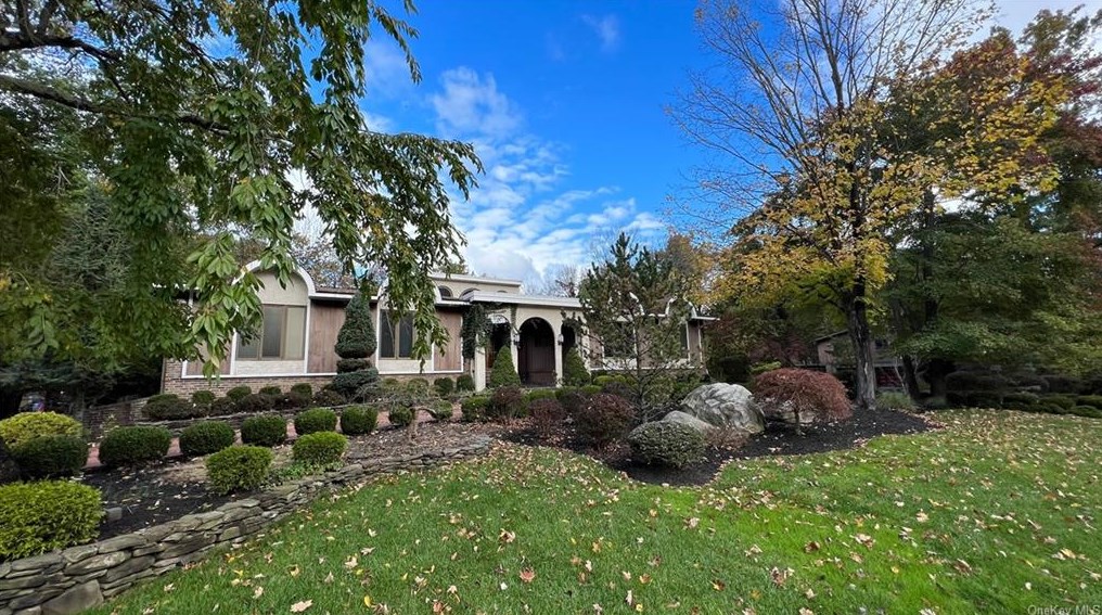 8 Beaver Dam Rd, Mount Ivy, NY 10970-3204