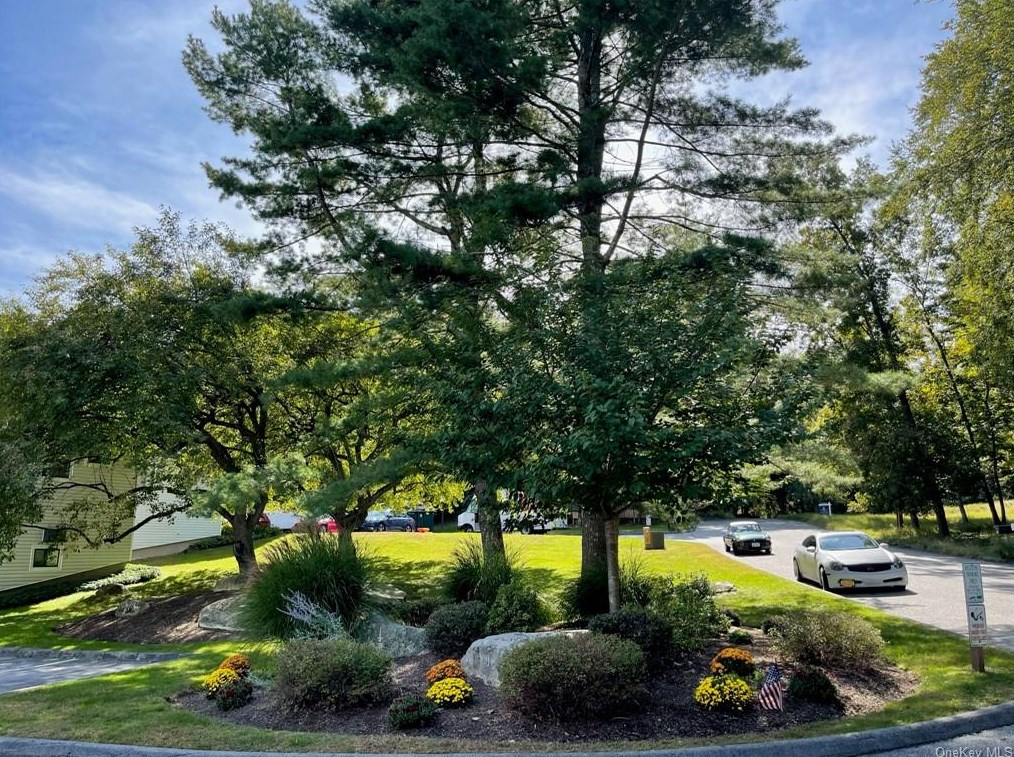 610 Drew Ln, Kent Lakes, NY 10512-3751