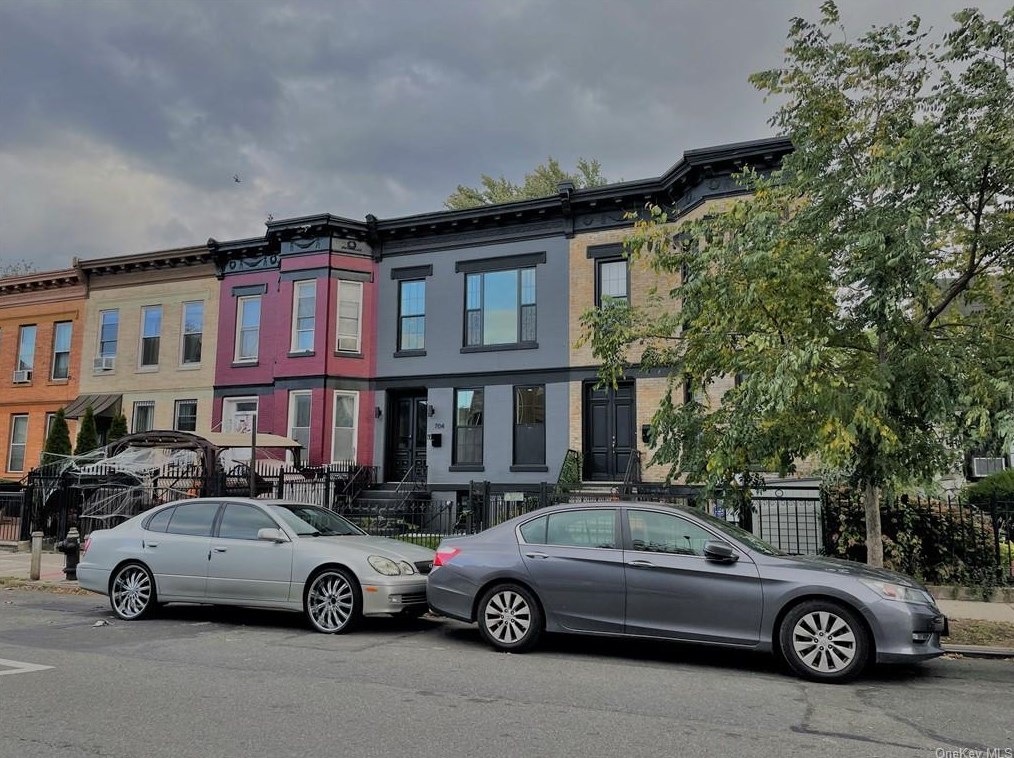 704 Lexington Ave, Brooklyn, NY 11221-2205