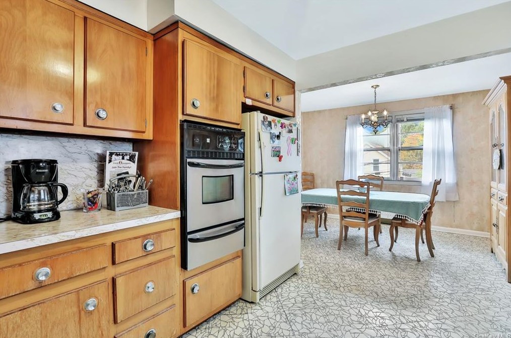 132 Ridgewood Ave, Yonkers NY 10704-2304 exterior