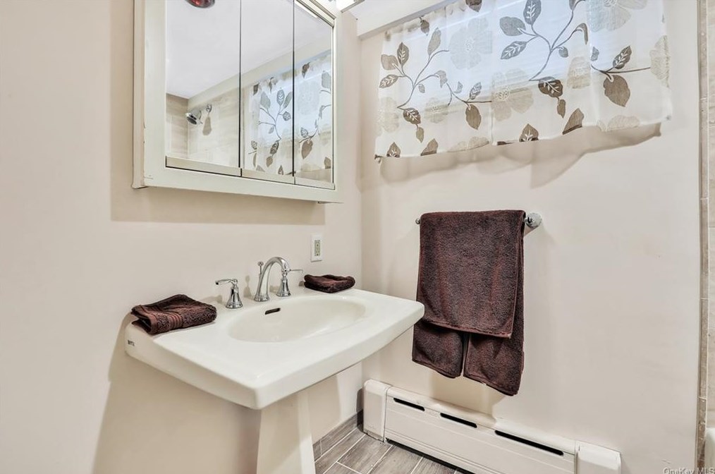 132 Ridgewood Ave, Yonkers NY 10704-2304 exterior