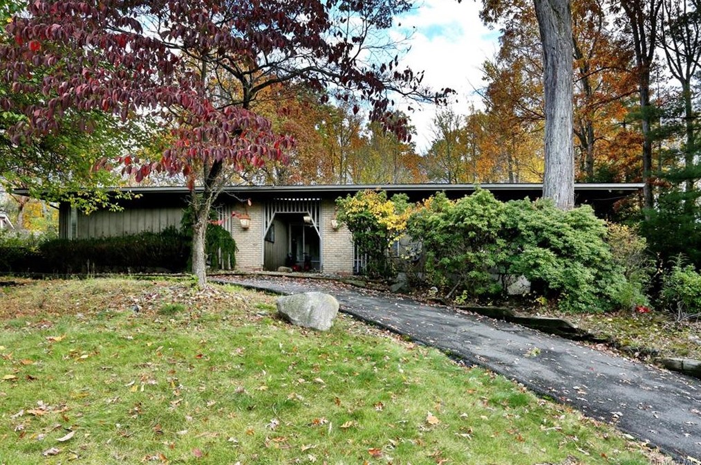 3 Beaver Dam Rd, Mount Ivy, NY 10970-3202