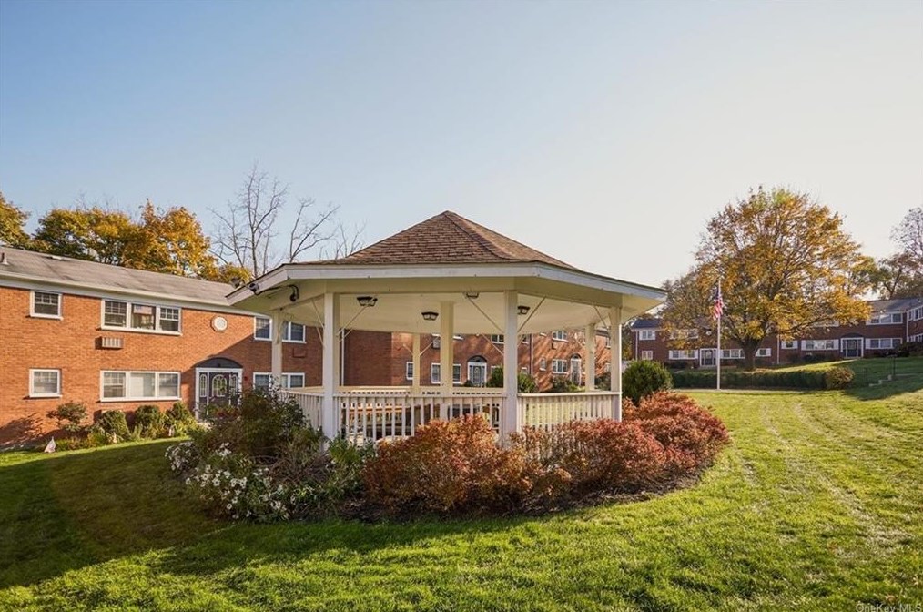 1879 Crompond Rd #e15, Peekskill, NY 10566