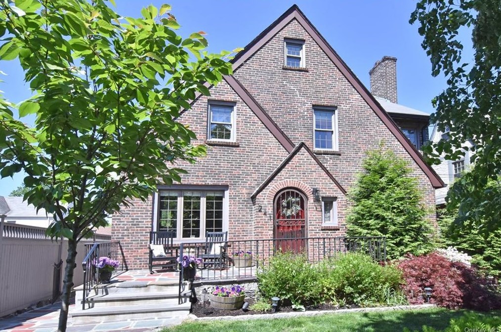 241 Devoe Ave, Yonkers, NY 10705-2736
