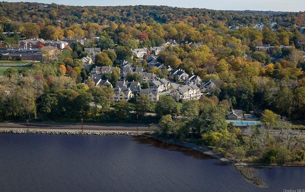 26 Hudson Dr, Dobbs Ferry, NY 10522-1178