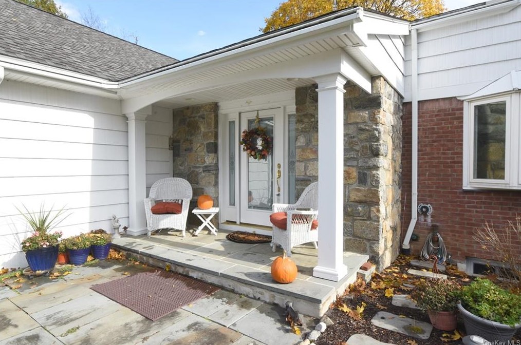 48 Cherry Hill Rd, Kent Lakes, NY 10512-3833