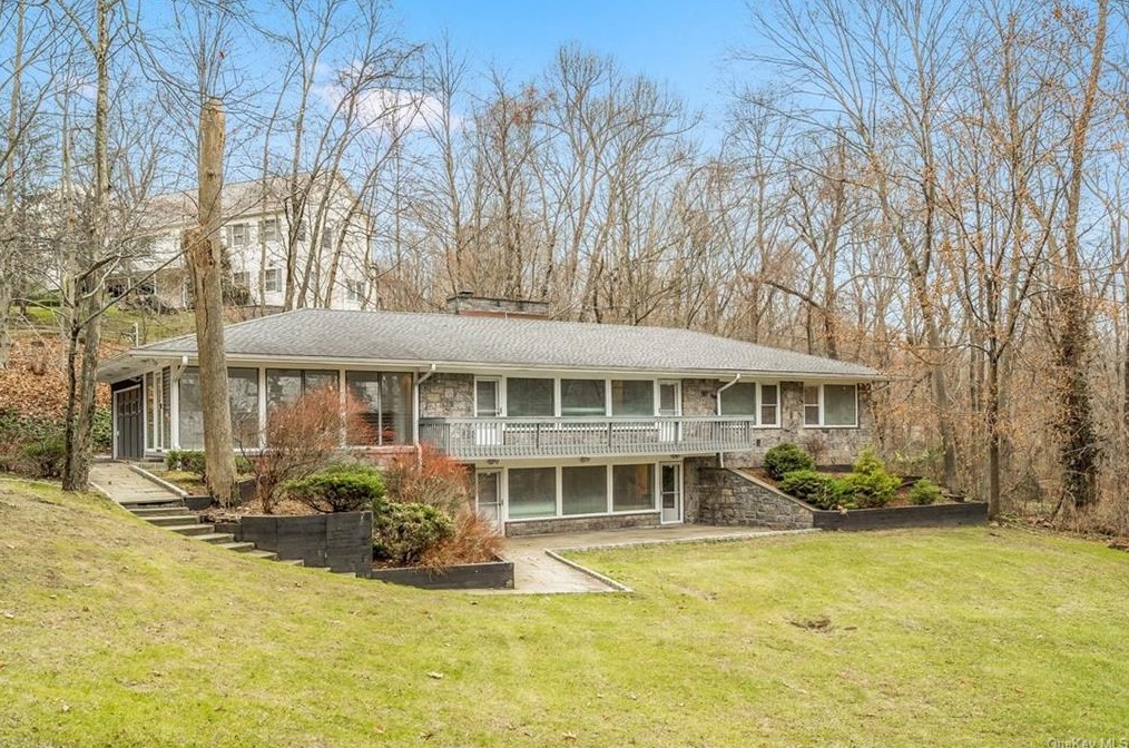1215 Bedford Rd, Pleasantville, NY 10570