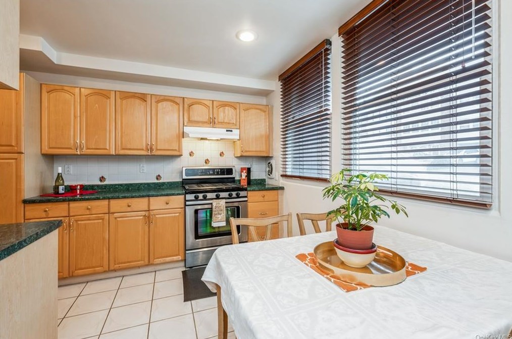 22 Overlook Rd, West Haverstraw NY  10993-1012 exterior
