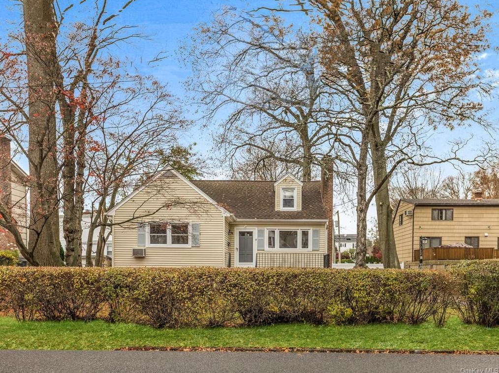 40 W Glen Ave, Rye Brook, NY 10573