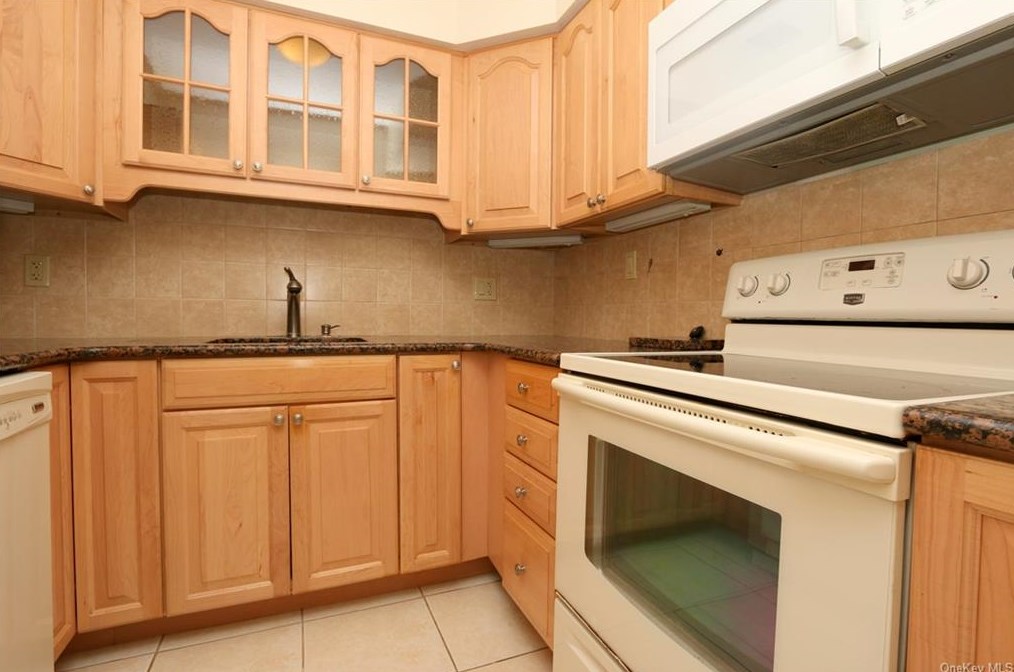 28 Warwick Pl #c, Yorktown Hgts, NY 10598