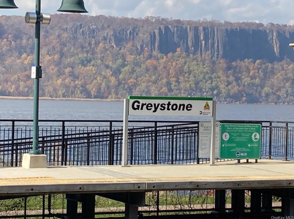 632 Warburton Ave, Yonkers NY  10706-1507 exterior