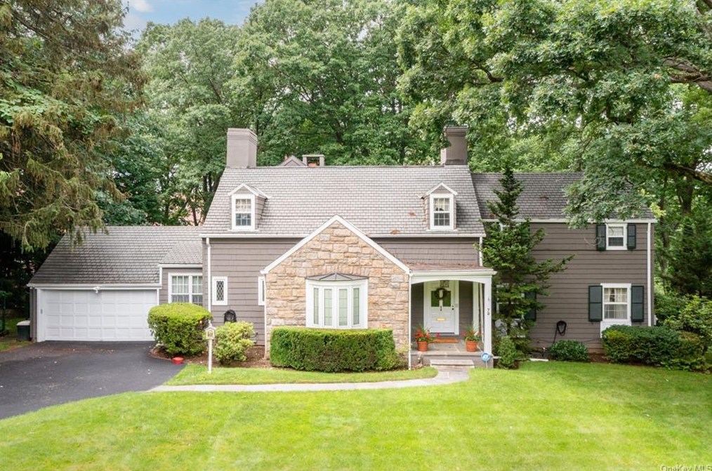 79 Wrexham Rd, Yonkers, NY 10708-5810