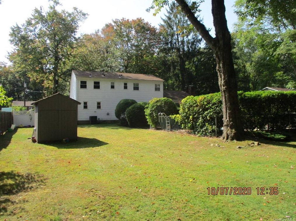 7 Pasadena Pl, Chestnut Ridge, NY 10977-1210