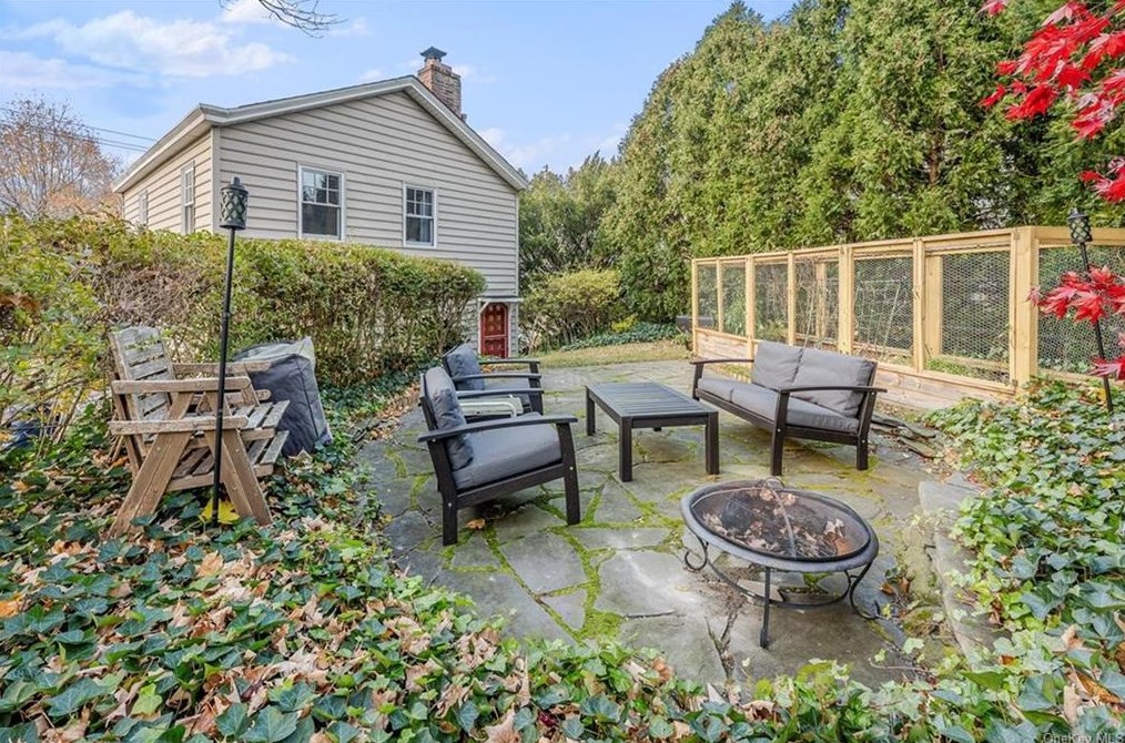 354 Bronxville Rd, Yonkers, NY 10708-2113