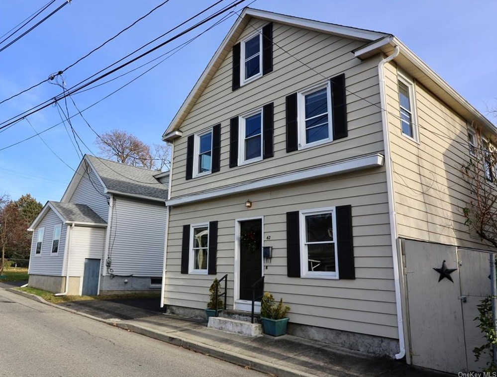 42 Cedar St, Beacon, NY 12508-1935