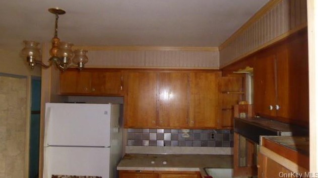 145 Roundhill Dr, Yonkers NY 10710-2414 exterior