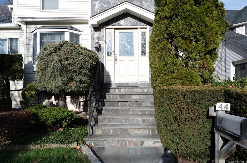 44 Sterling Ave, Harrison, NY 10528