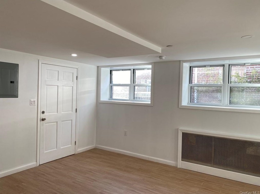 2435 Westervelt Ave, Bronx, NY 10469