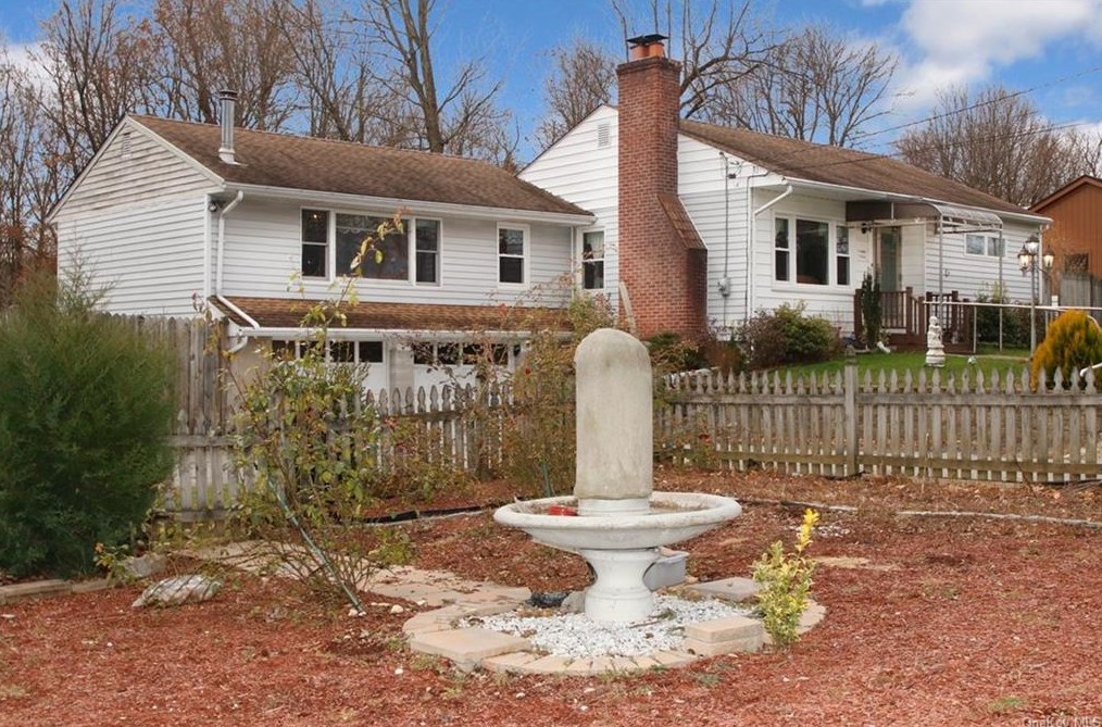 1735 Clover Rd, Mohegan Lake, NY 10547