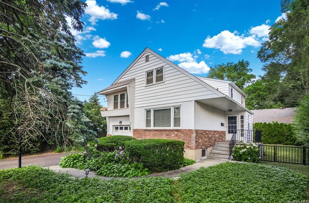 7 Manor Pl, Larchmont, NY 10538