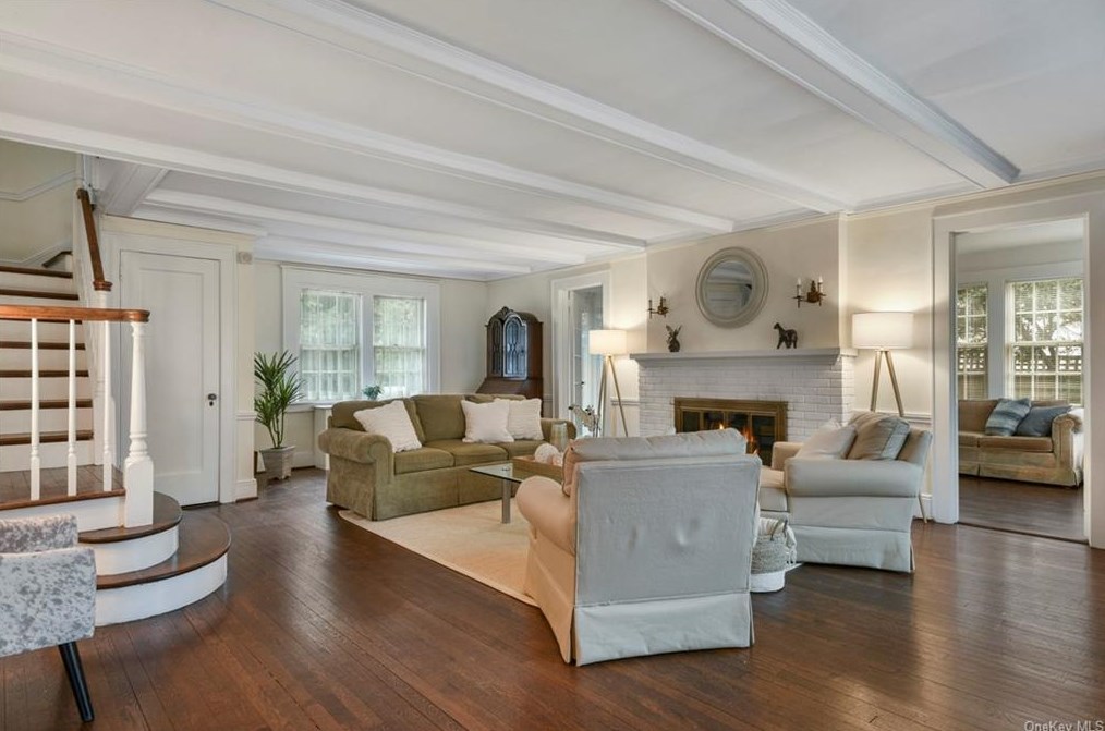 23 Myrtle Blvd, Larchmont, NY 10538-1807