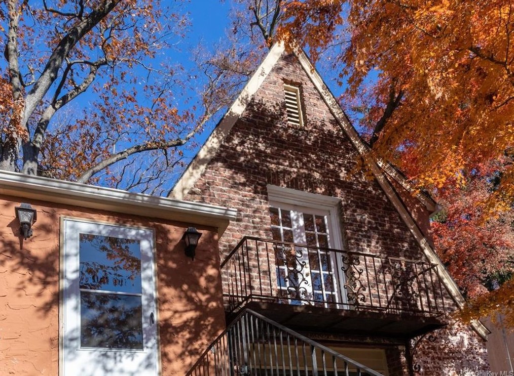 40 Brookside Ln, Dobbs Ferry, NY 10522