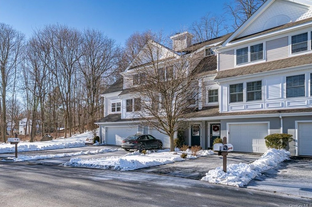 147 Underhill Ln, Peekskill, NY 10566-6926