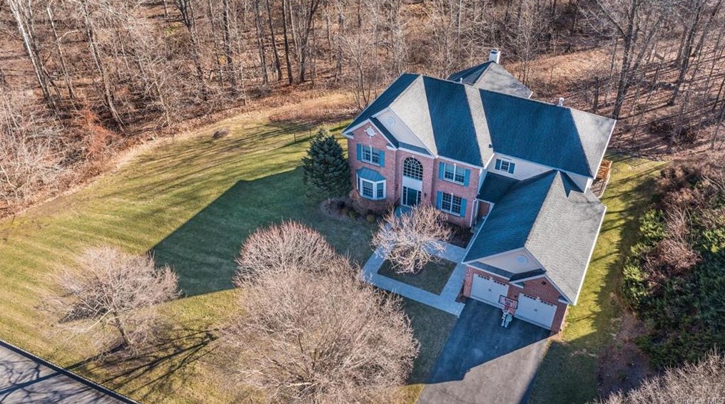 3 Sassinoro Blvd, Cortlandt Manor, NY 10567-5152
