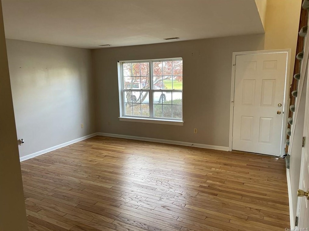 618 Crab Apple Ln, Newburgh NY  12553-6945 exterior