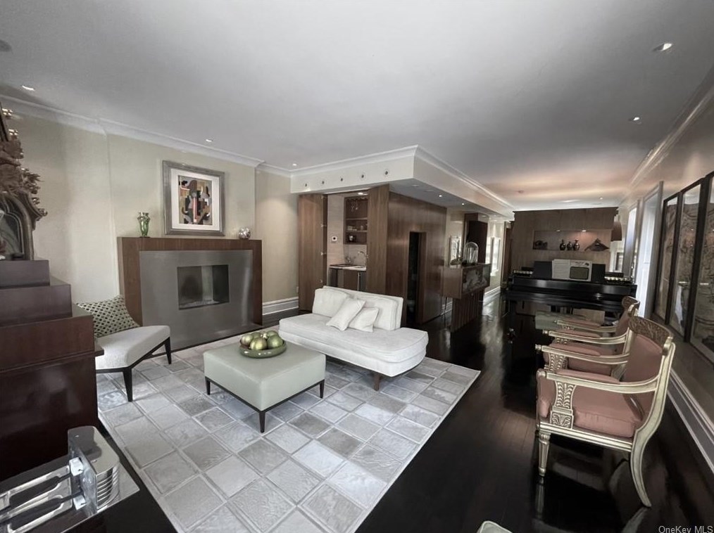 329 W 112th St, New York, NY 10026