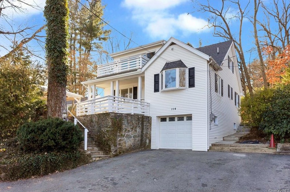 174 Lake Dr, Lake Peekskill, NY 10537-1312