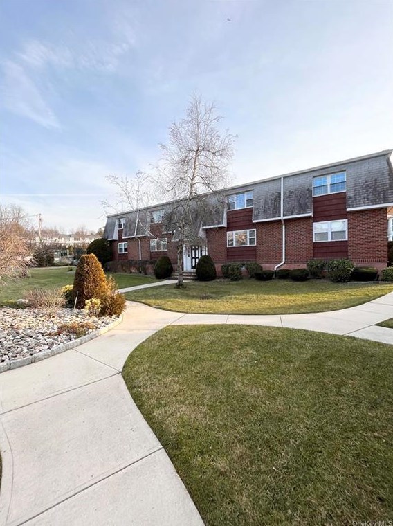 106 Bon Aire Cir W #8r, Airmont, NY 10901