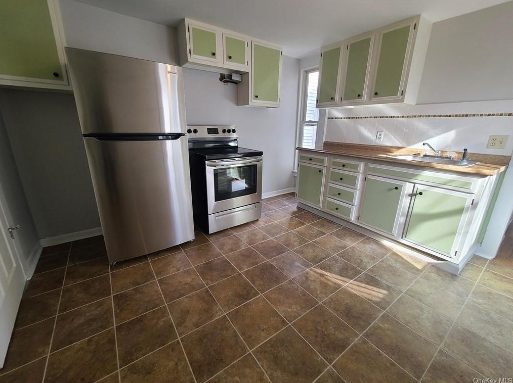 29 Hooker Ave #2, Poughkeepsie, NY 12601