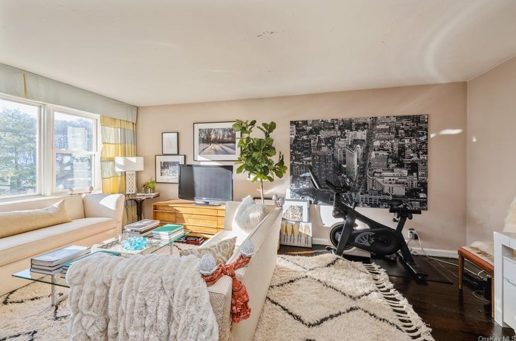 30 E Hartsdale Ave #1a, Hartsdale, NY 10530
