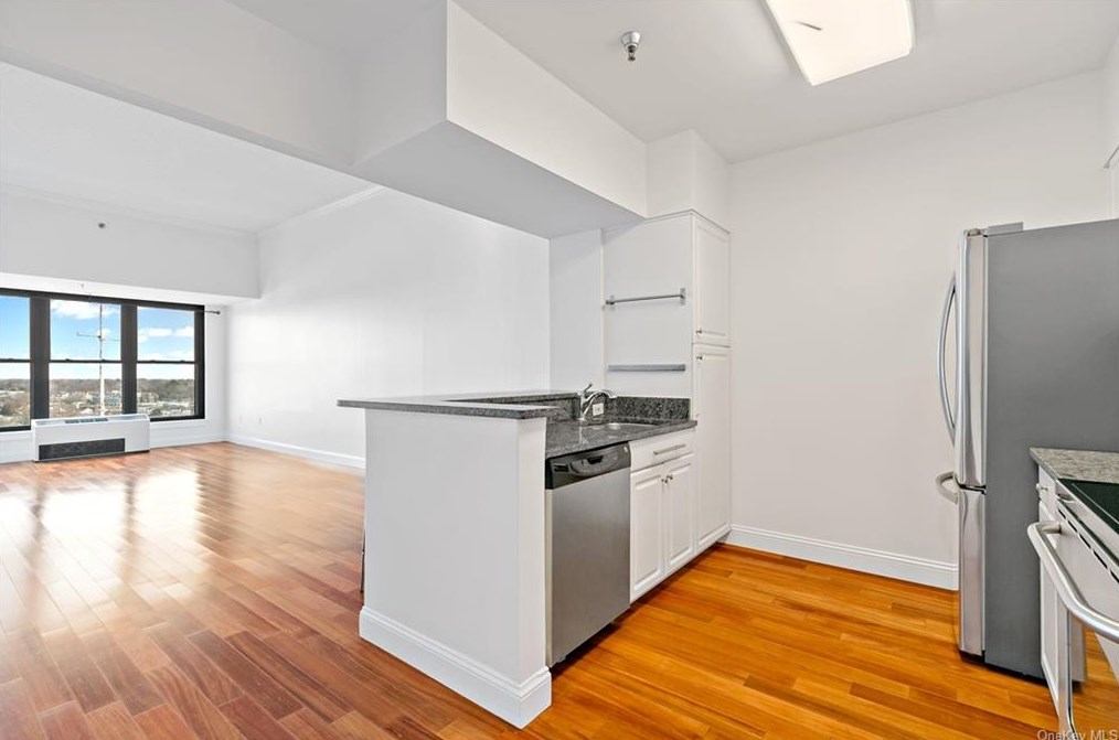 100 New Roc City Pl #121, New Rochelle, NY 10801