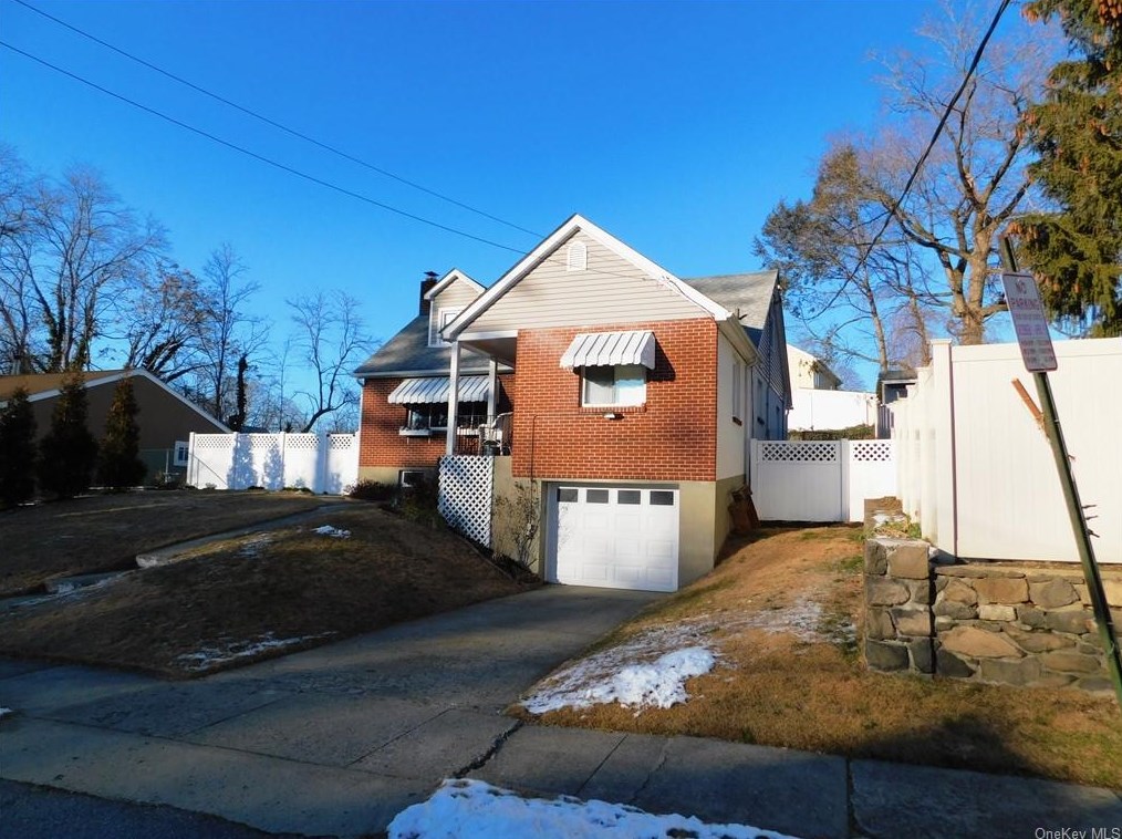 702 Lindbergh Ave, Peekskill, NY 10566-5802