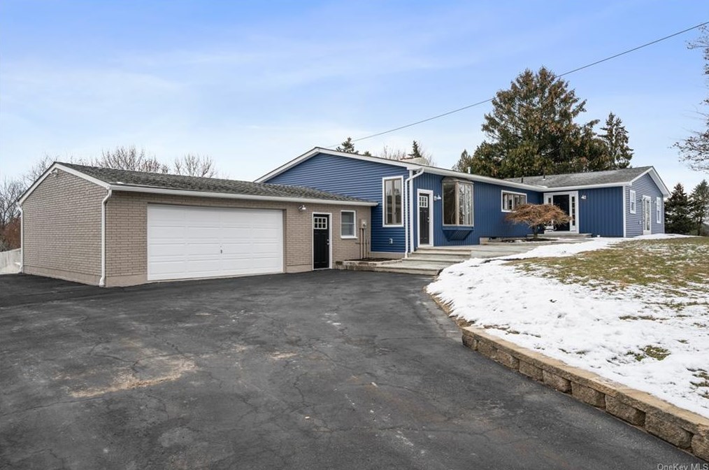 272 Arcadia Rd, Goshen NY  10924-5630 exterior